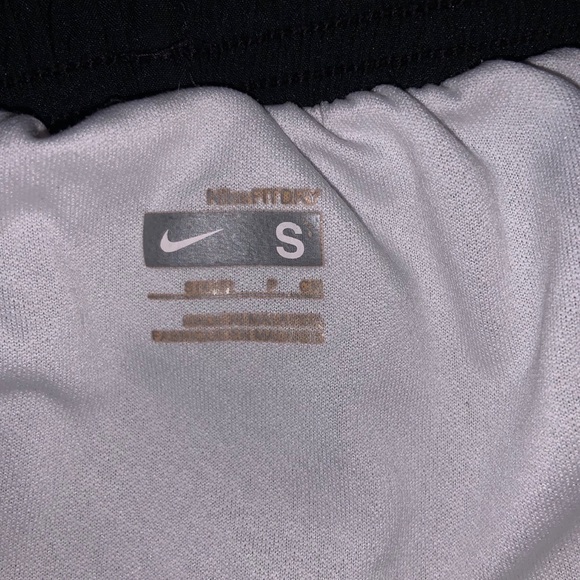 black and pink nike athletic shorts - Picture 3 of 5